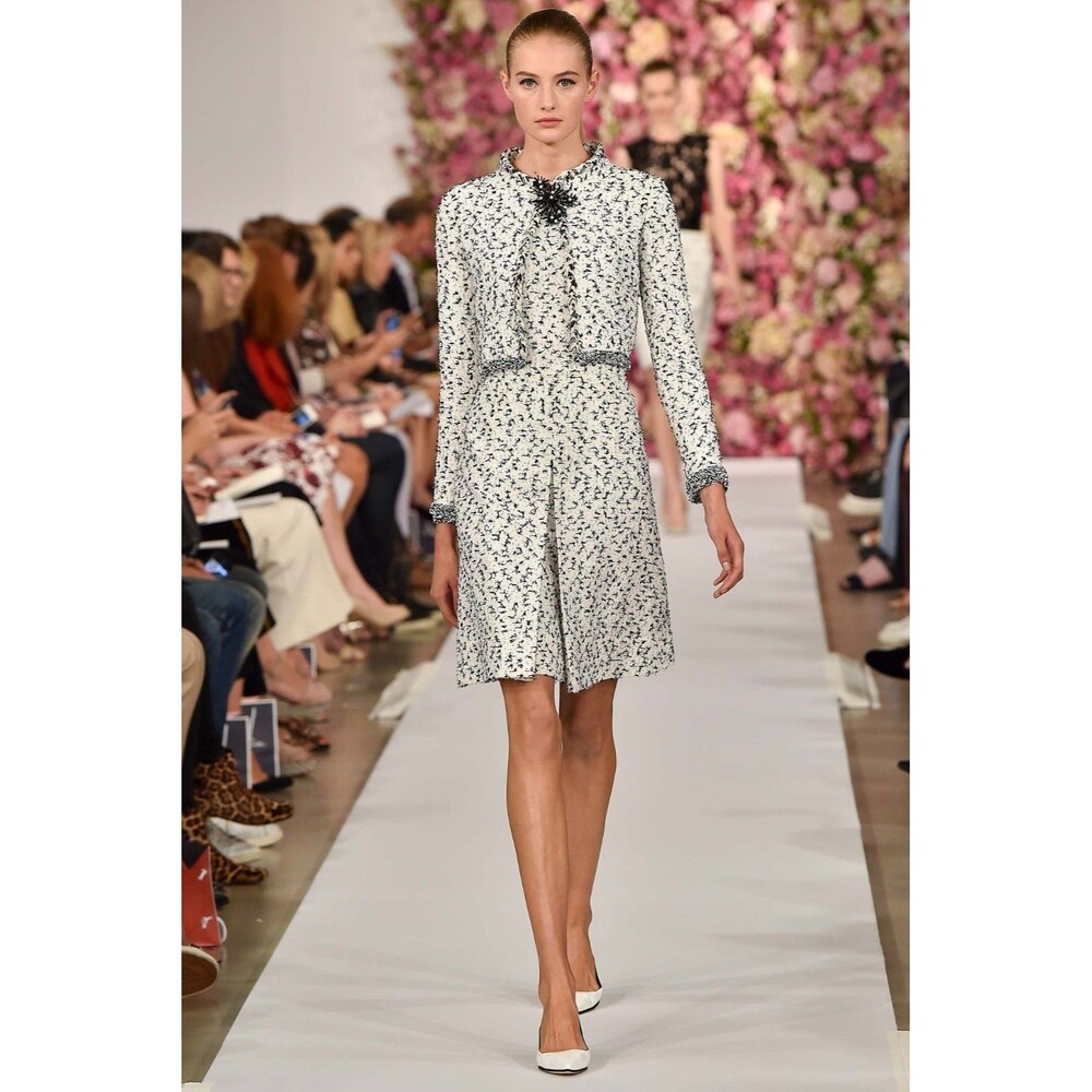 RUNWAY. Oscar de la Renta Knee-Length Dress Size: M | US 8